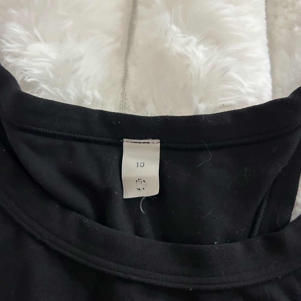 lululemon athletica Women's Sleek Black Tank Top - Picture 2 of 5
